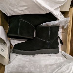 BNIB Women's Classic Logo Zip Mini Boots Black Size 5